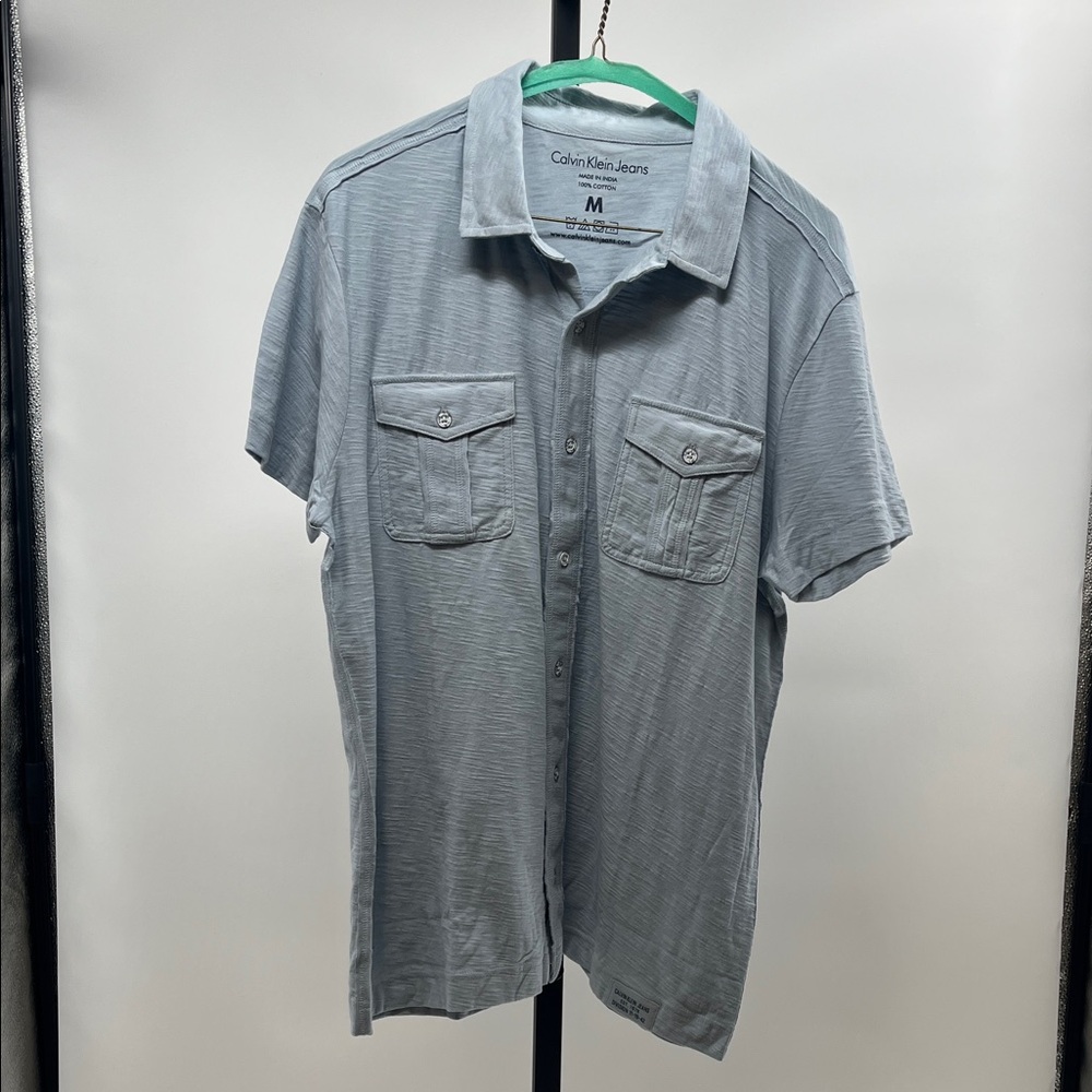 Calvin Klein Jeans Men's Light Gray Short-Sleeve Button-Down Shirt